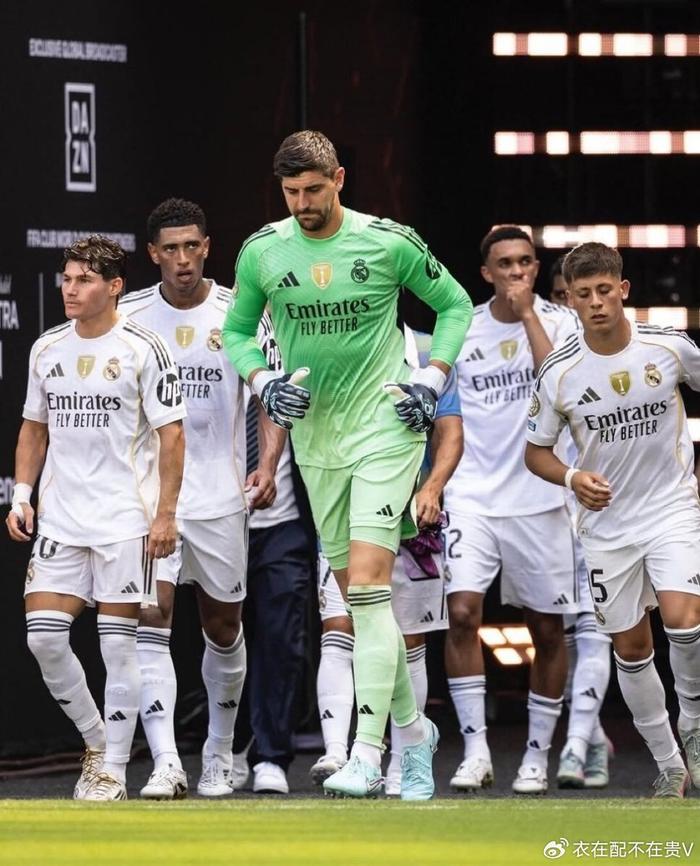 雷火电竞合作-巴黎圣日耳曼绝杀本菲卡，贝尔补时绝平足总杯