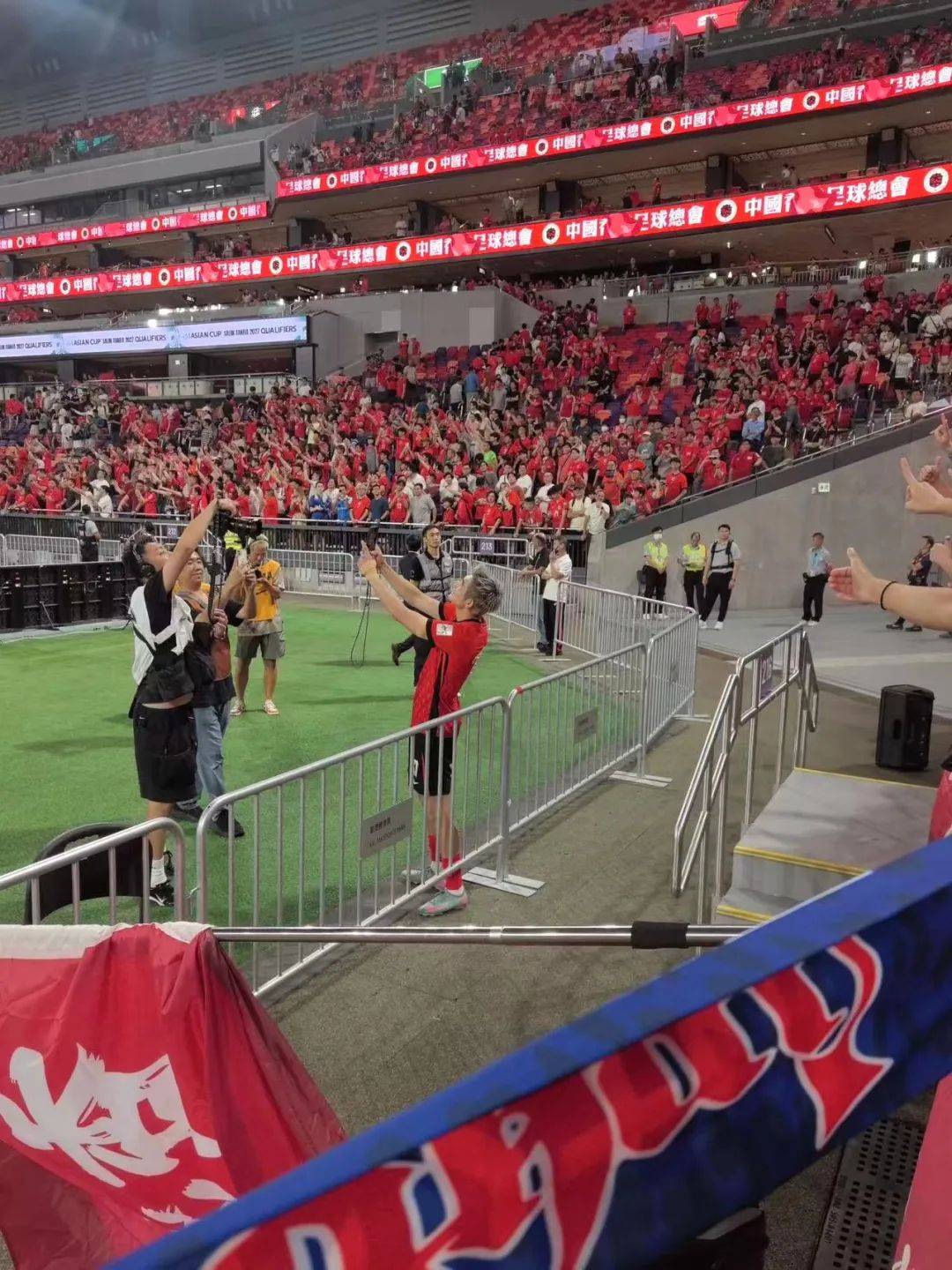 田径传奇谢幕,球迷泪洒赛场 田径传奇谢幕,球迷泪洒赛场